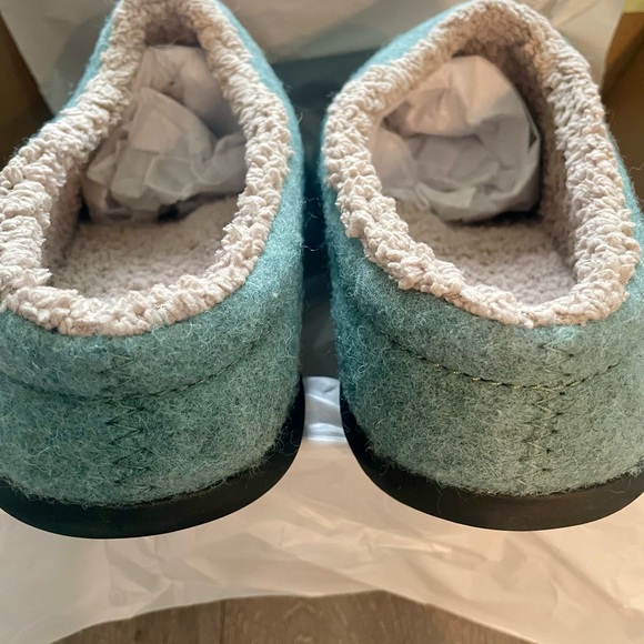 L.L. Bean Daybreak Scuff Motif Women's Slippers - Picture 3 of 8